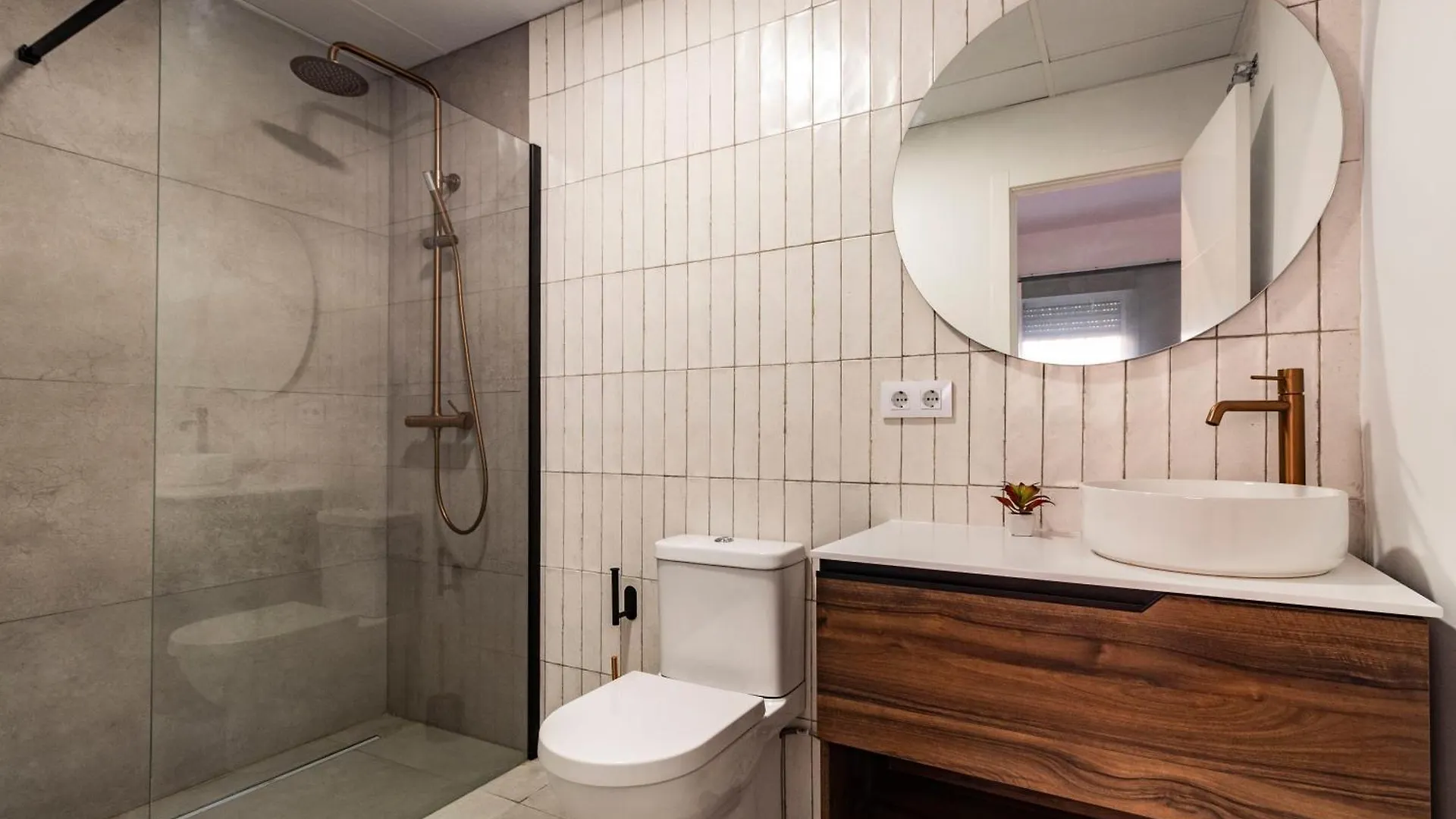 Nuevo Acogedor Estudio Junto Sta Justa Y Aeropuerto Seville 0*,  Spain